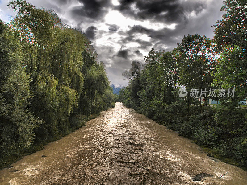 雨后的德拉瓦河附近，奥地利