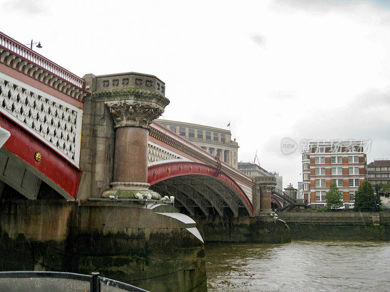 英国伦敦泰晤士河黑衣修士桥