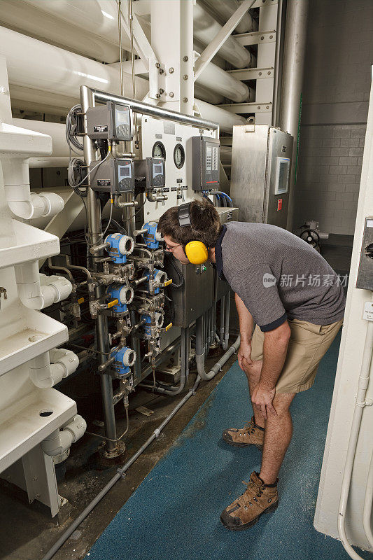 反渗透水净化装置技术员检查系统设置