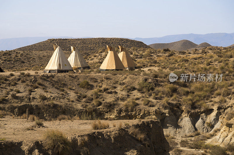 遥远西部沙漠中的帐篷