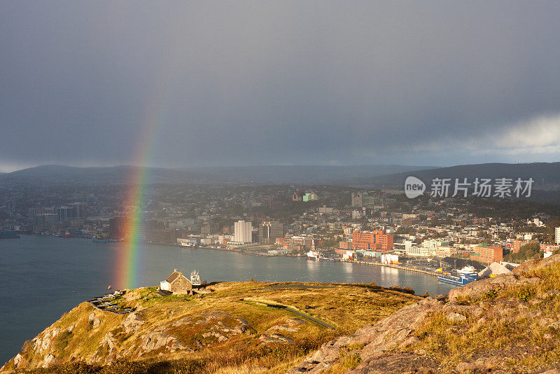 纽芬兰圣约翰港上空的彩虹