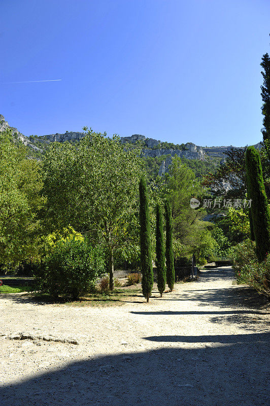 鲁博隆:Fontaine-de-Vaucluse