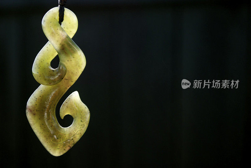 绿石(Pounamu)双扭鱼钩吊坠