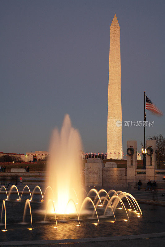 二战纪念碑在黄昏