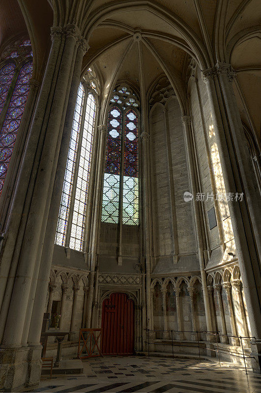 亚眠大教堂窗户HDR处理