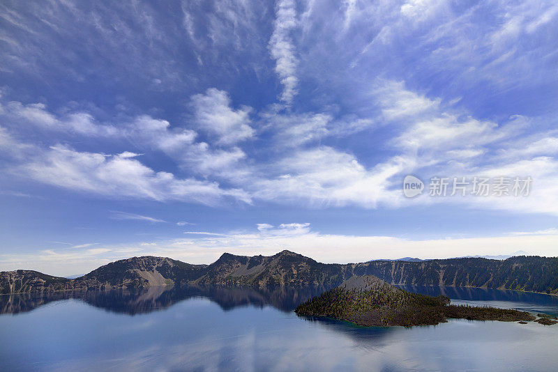 巫师岛和火山口湖