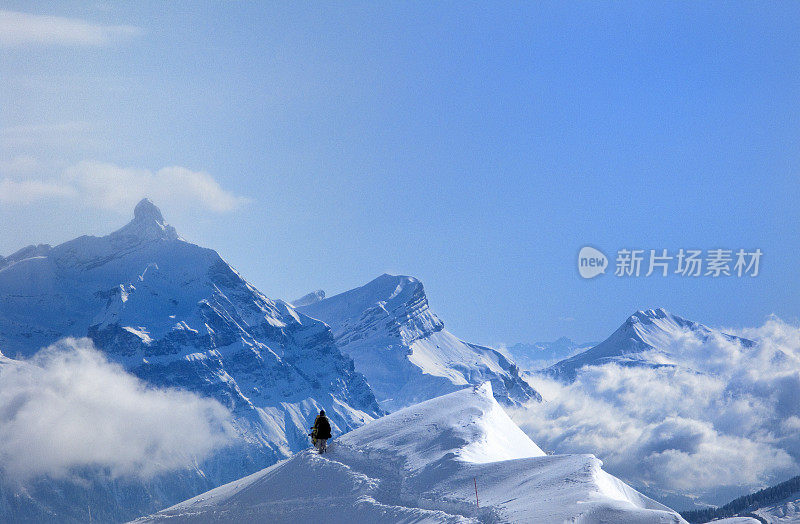 有新雪的勃朗峰