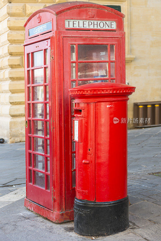 红色电话亭和邮箱