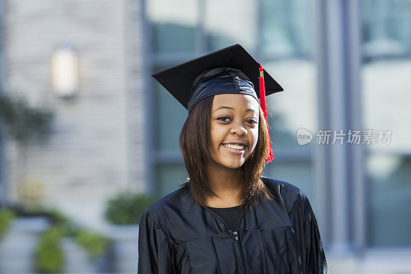 高中毕业的少女