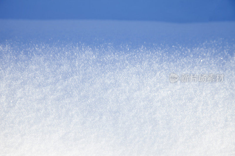 干净的雪。