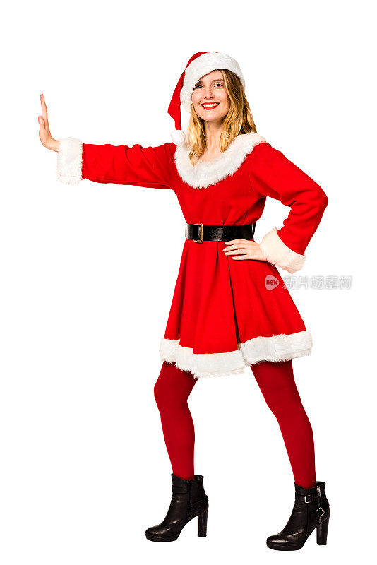 穿着圣诞老人服装的女人推着一个物品