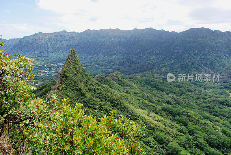 全景库劳山脉峰在瓦胡岛