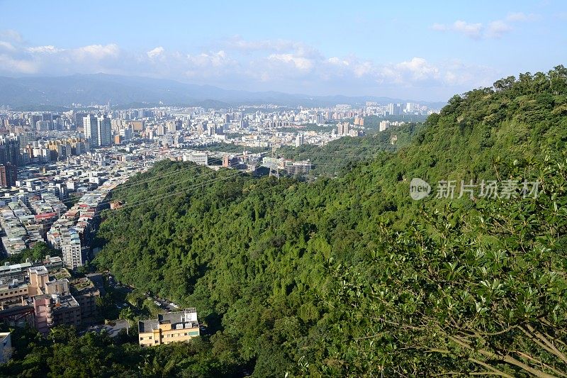 象山的形状和台北城市景观，台湾
