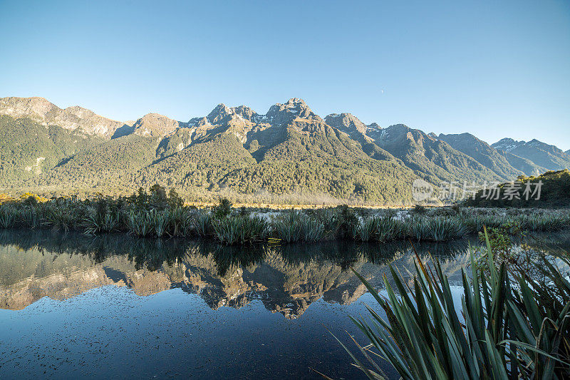 镜湖，峡湾国家公园，新西兰