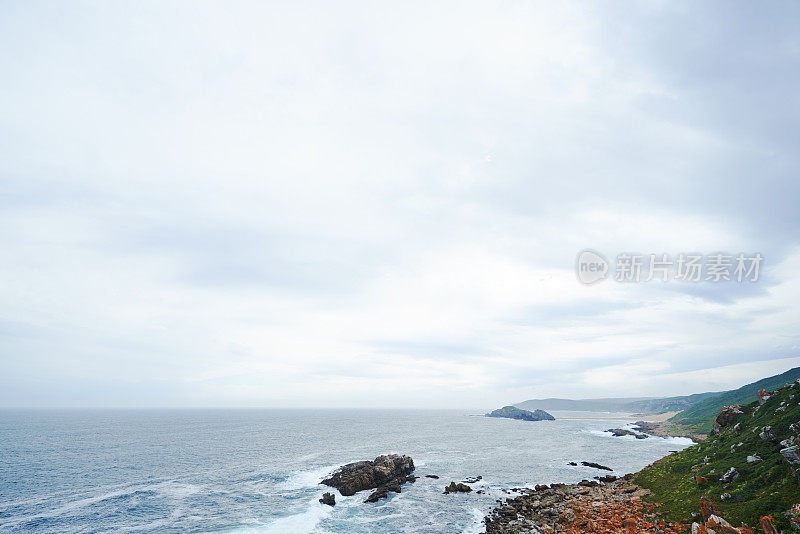 沿着海岸看