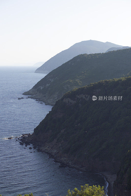 晴空下的海景