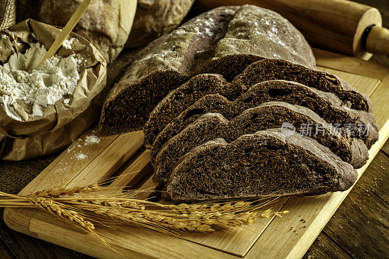 手工烘焙:酸面包和各种面包产品
