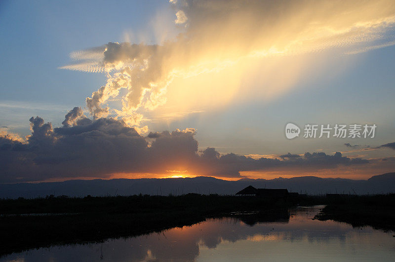 茵莱湖日落