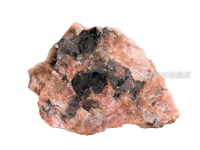 粉红色花岗岩的天然样品，白色背景上的侵入火成岩
