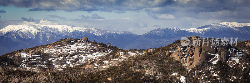 布法罗山，雪山山顶的冬季景色