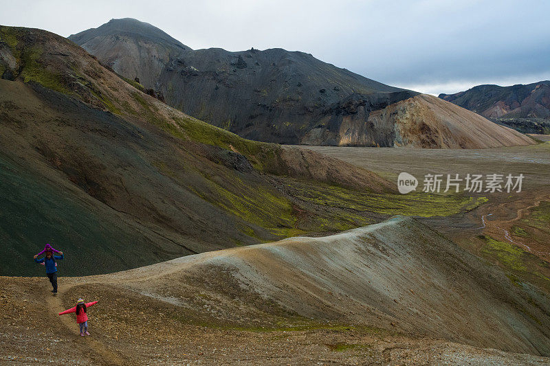 和孩子一起去冰岛旅行