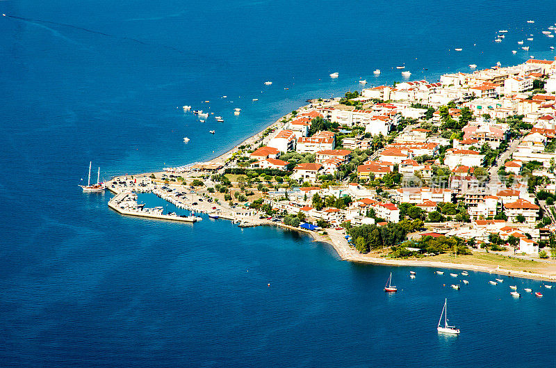 卡梅纳沃拉市和爱琴海全景，希腊的旅游目的地