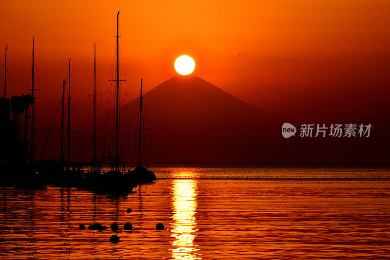 富士山和日落后的日落