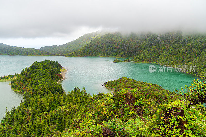 亚述尔群岛-火湖泻湖