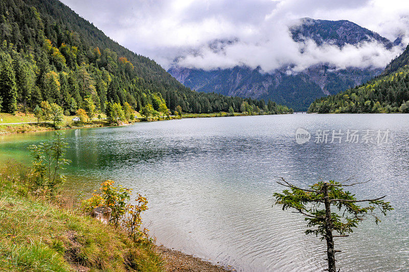 奥地利阿尔卑斯山的Plansee湖