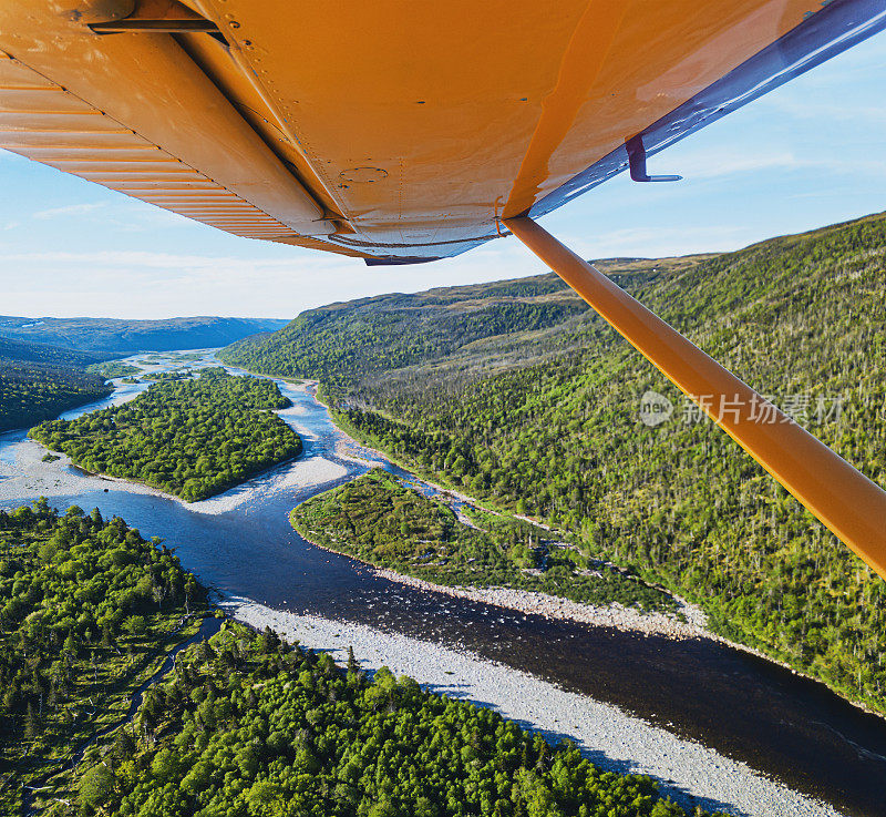 飞越纽芬兰河