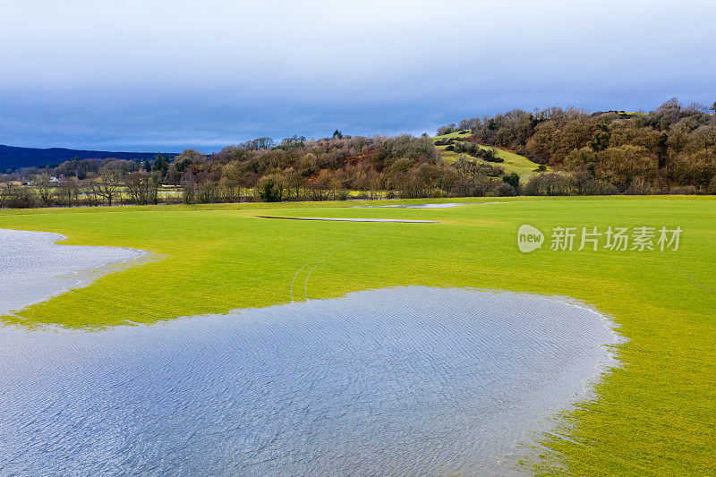 大雨后农田被淹的无人机画面