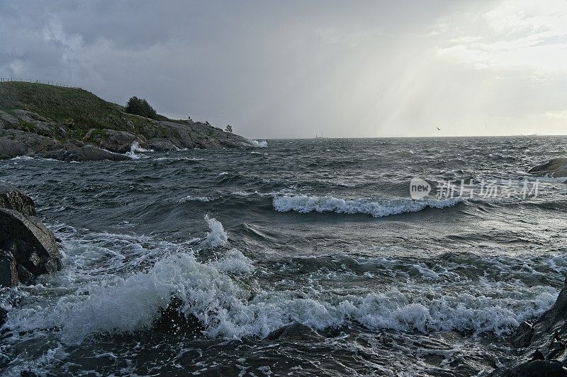 波涛汹涌的海面