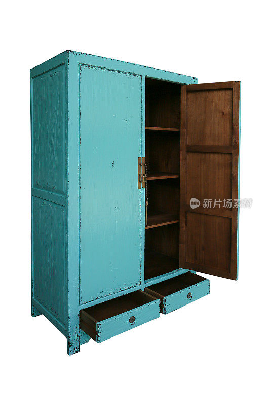 蓝色的深乡村衣柜，白色背景。