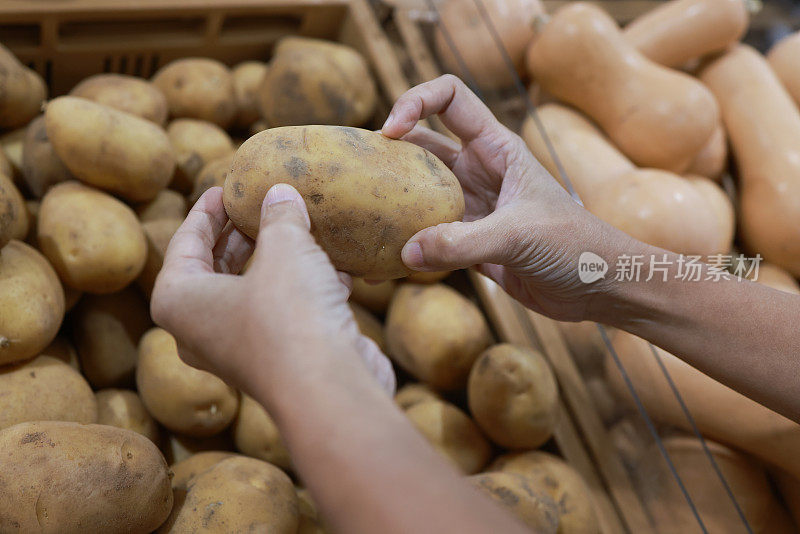 贴近女性消费者选择土豆、蔬菜和食品的购物方式