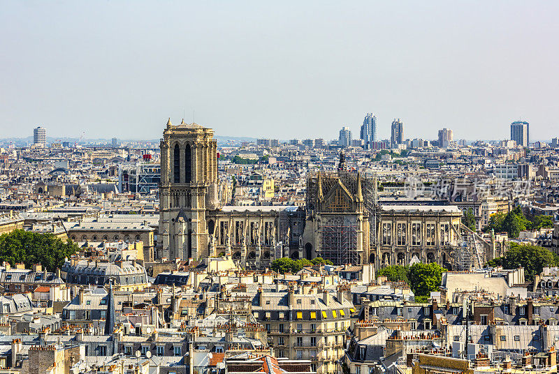 巴黎天际线和巴黎圣母院