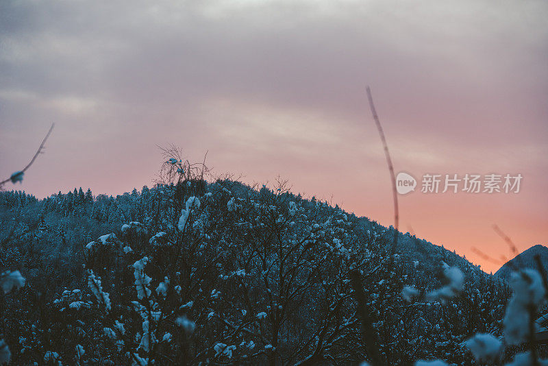 丰富多彩的冬季日出