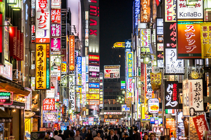 夜深人静的新宿街道