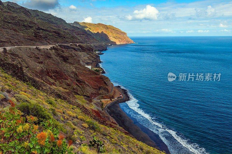 美丽的黑暗海滩鸟瞰图，特内里费，西班牙