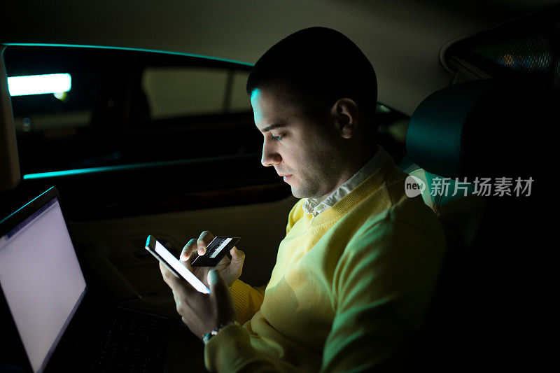 网上购物，用信用卡支付