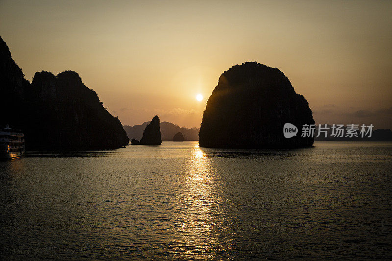 下龙湾的日落