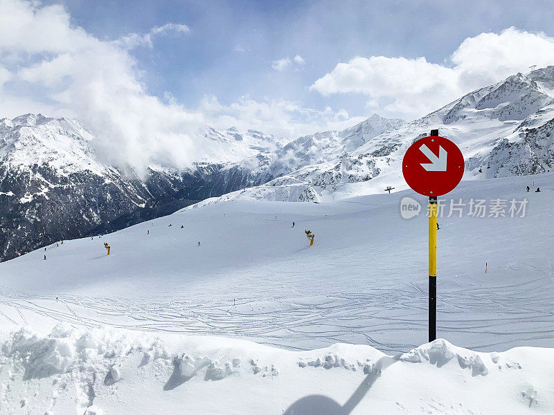 Sölden在一个美丽的冬天奥地利的提洛尔阿尔卑斯山滑雪道