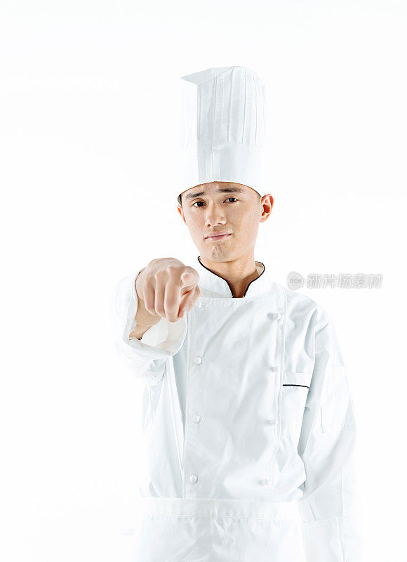 年轻的厨师在指手画脚