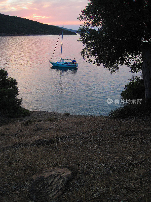 海滩平静的黄昏