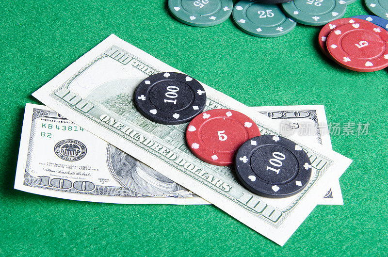 扑克、金钱和赌博筹码