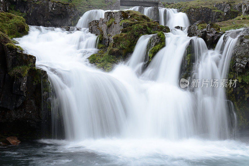 在冰岛Kirkjufellsfoss