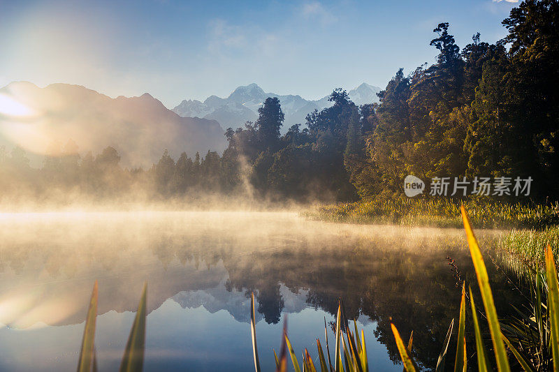 马西森湖自然全景在日出，新西兰