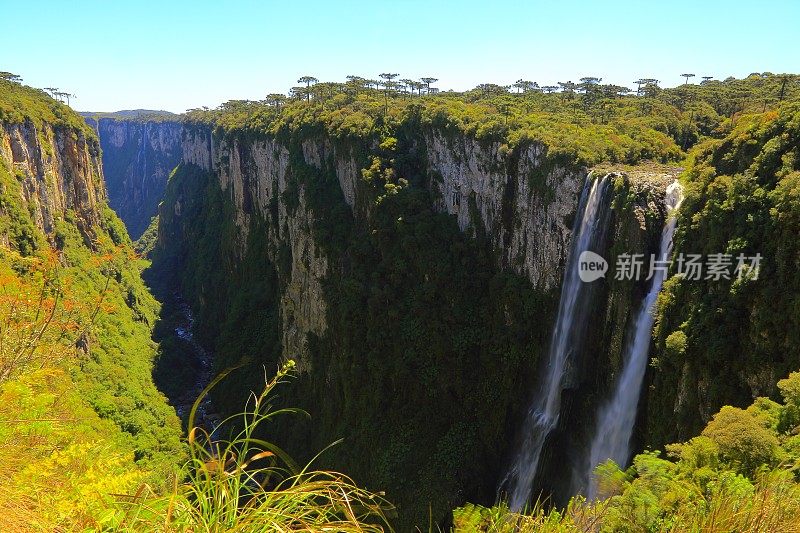 Itaimbezinho峡谷位于巴西南部的大南