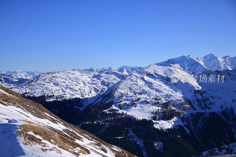 冬季奥地利萨尔巴赫马戏团滑雪胜地