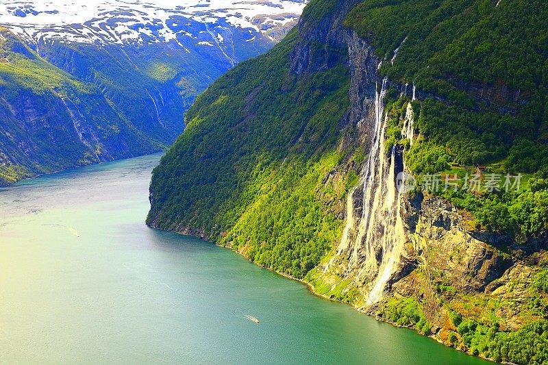 明亮的七姐妹瀑布，盖兰格峡湾，挪威