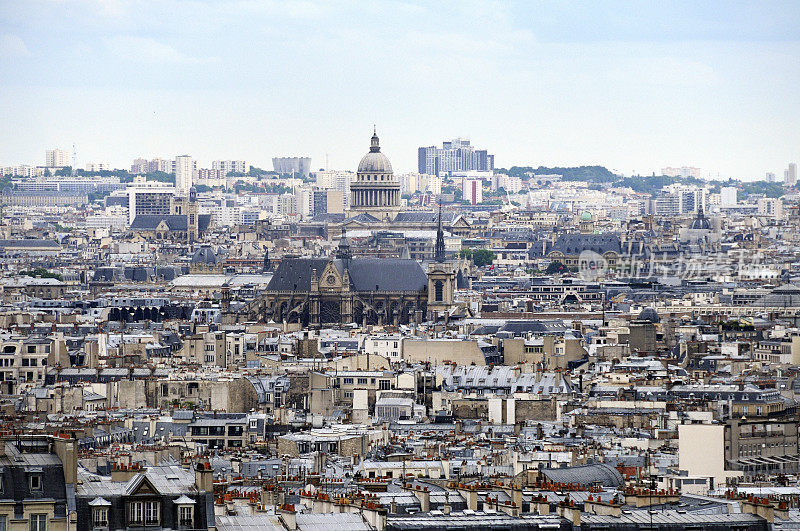 日落时的巴黎屋顶和万神殿，法国